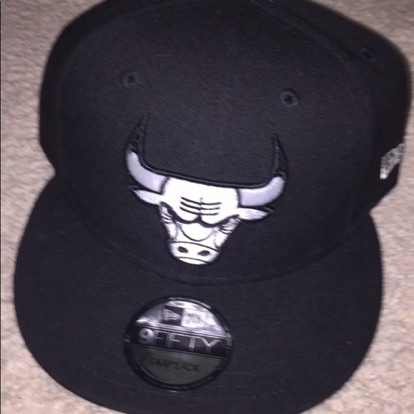 Men’s New Era Chicago Bulls SnapBack Hat - Picture 1 of 6